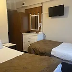 Hotel Paris 2*