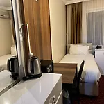 Paris Hotel 2*
