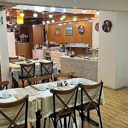 Paris Hotel 2*